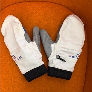 Burton snowboard/ski winter oven mitten glove